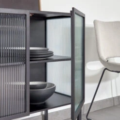 Zwart Dressoir Met Ribbelglas -BePureHome Verkoop kave home trixie zwart dressoir met ribbelglas 06