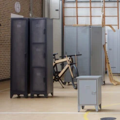 WOOOD Smalle Lockerkast 3-deurs -BePureHome Verkoop woood cas metalen lockerkast met 3 deuren 09
